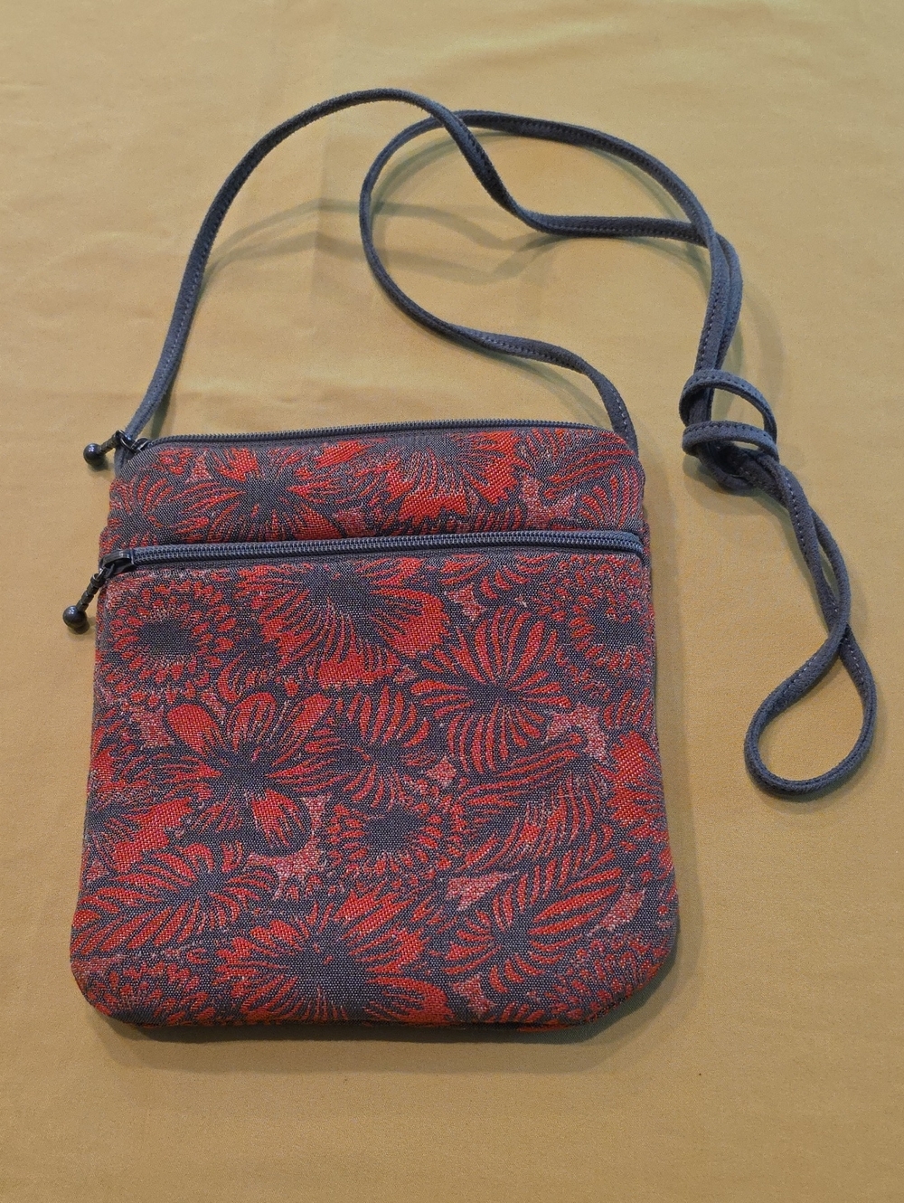 Like New! ▪︎ Maruca Design Cupcake Crossbody Tapestry Bag Mehndi Red Floral Mini